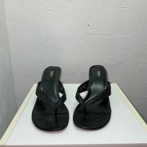 Black flip flop heels